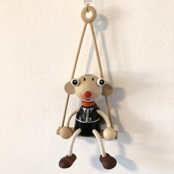 Panáček Antonín na houpačce