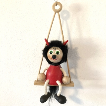 Panáček čertík na houpačce