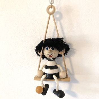 Panáček fotbalista bílý na houpačce