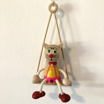 Panáček kočka na houpačce