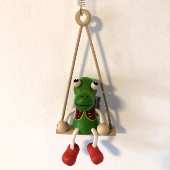 Panáček krokodýl na houpačce