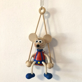 Panáček myš na houpačce