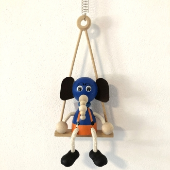 Panáček slon na houpačce