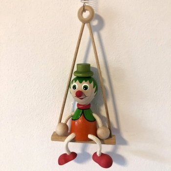 Panáček vodník na houpačce