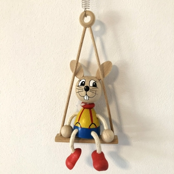 Panáček zajíc na houpačce